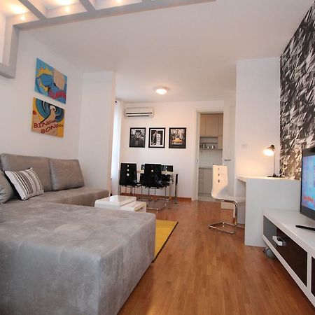 New Belgrade Apartment Neven, Parking 5 Evra Dan Экстерьер фото